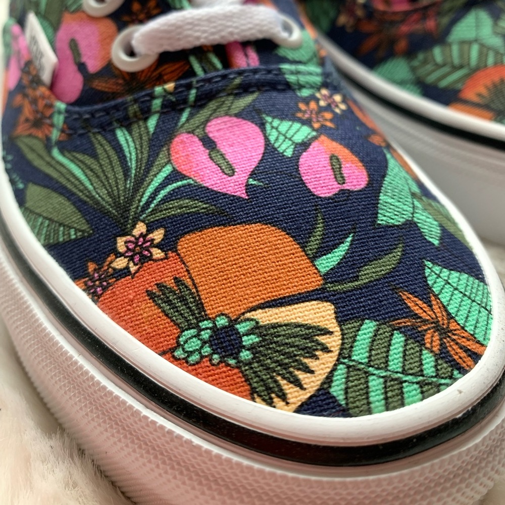🛍Host pick🛍 Vans Old Skool MULTI TROPIC DRESS BLUE/TRUE WHITE. Size 6.5/7